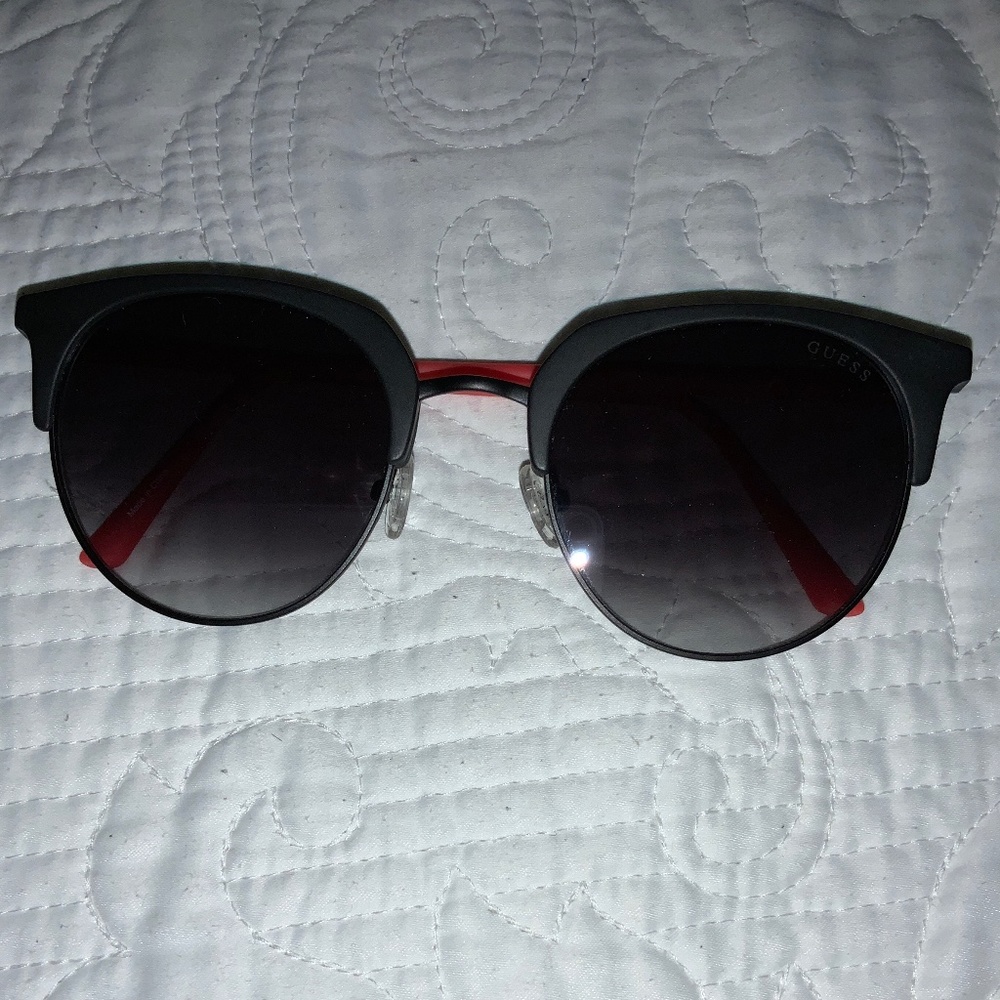 GUESS sunglasses - Picture 3 of 4